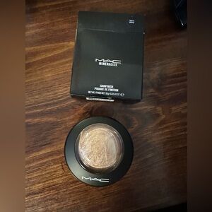 MAC Cosmetics Mineralize Skinfinish Highlighter - Soft & Gentle. NEW in the box.